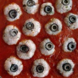 Тефтели из индейки в форме глаз на Хэллоуин