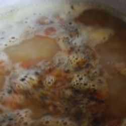 Пряный чечевичный суп на курином бульоне 
