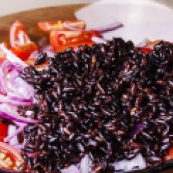 Салат с говядиной и черным рисом