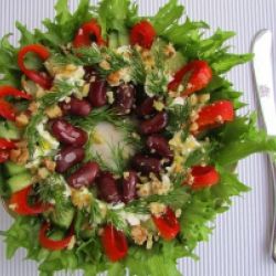 Салат с пастой, овощами и индейкой