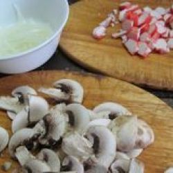 Салат из крабовых палочек с грибами
