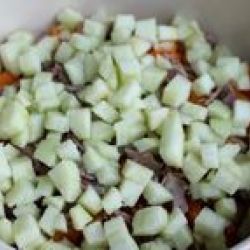 Картофельный салат с печеной тыквой, яблоком и свининой