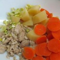 Салат из отваренной рыбы с картофелем и морковью