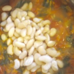 Томатный суп с пшеном и белой фасолью