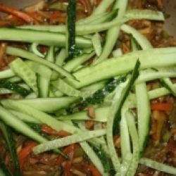 Рисовая лапша с овощами в китайском стиле 