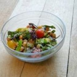 Салат из нута, помидоров и зелени