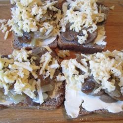 Сэндвич с грибами и сыром