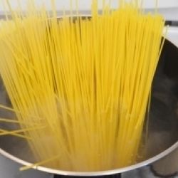 Запеканка из спагетти со шпинатом