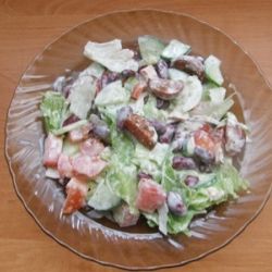 Фасолевый салат с сосисками