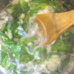 Суп с белой фасолью и шпинатом
