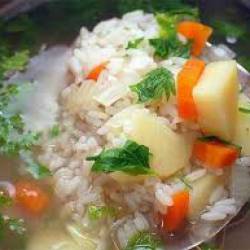 Ароматный рисовый суп с куриными окорочками